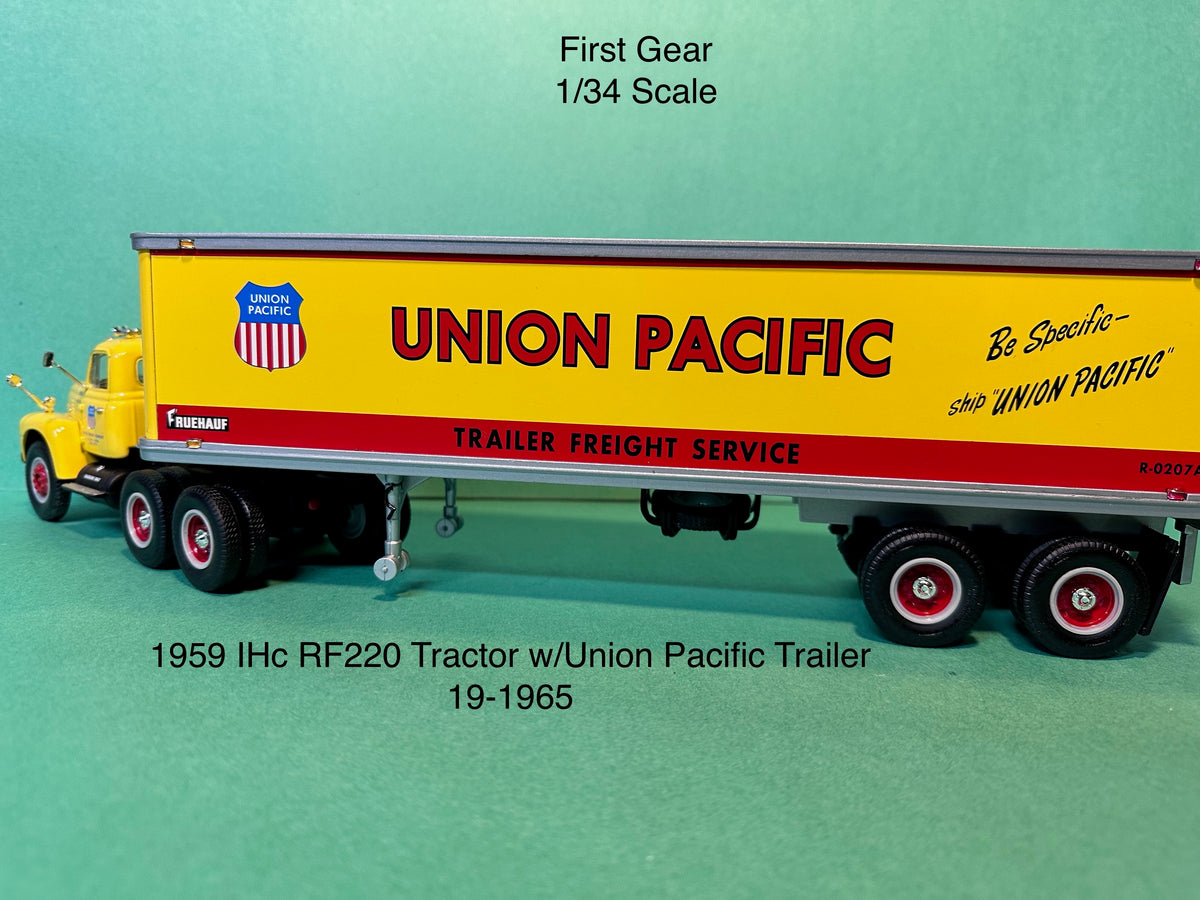 First Gear 1959 International RF-200 Tractor w/ 35 foot Trailer