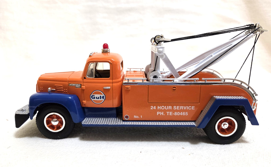 24 gear truck First Gear 1/34 Scale 19-1892 1955 Diamond T Tow Truck Gulf