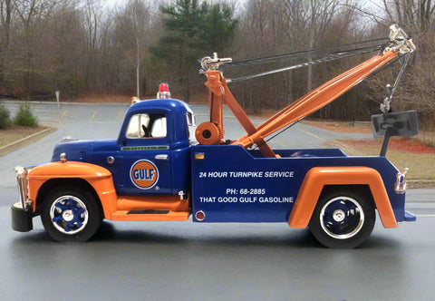 First Gear 1955 Diamond-T Tow Truck Gulf