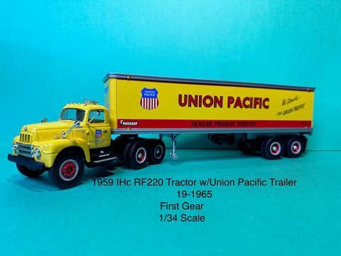 First Gear 1959 International RF-200 Tractor w/ 35 foot Trailer Union Pacific