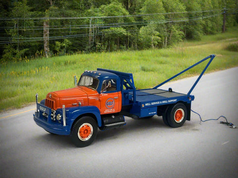 First Gear 1957 International R-200 Gin Pole/ Winch Truck Gulf Oil