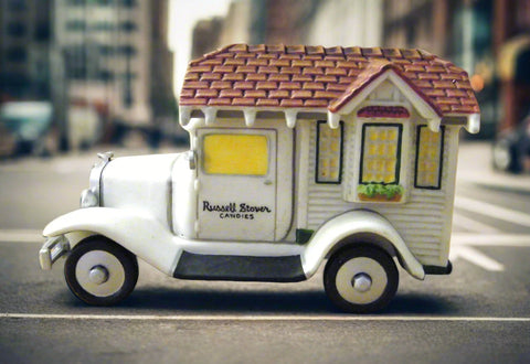 Department 56 Russell Stover Delivery Truck